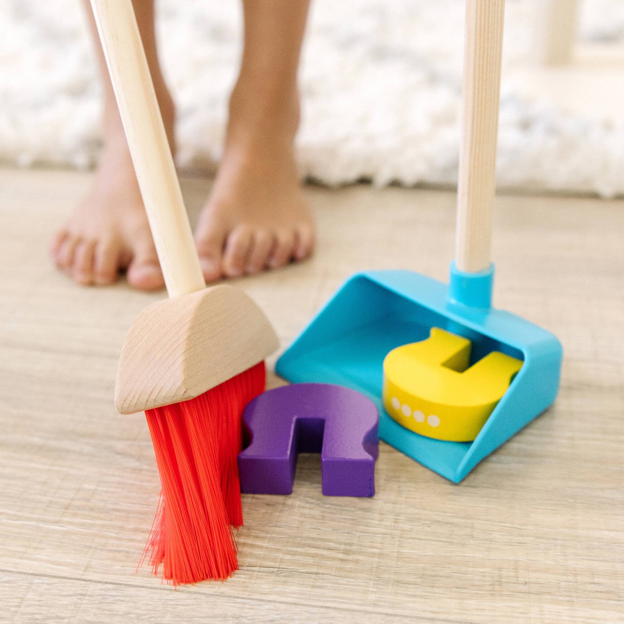 Melissa & Doug® Deluxe Sparkle & Shine™ Cleaning Play Set